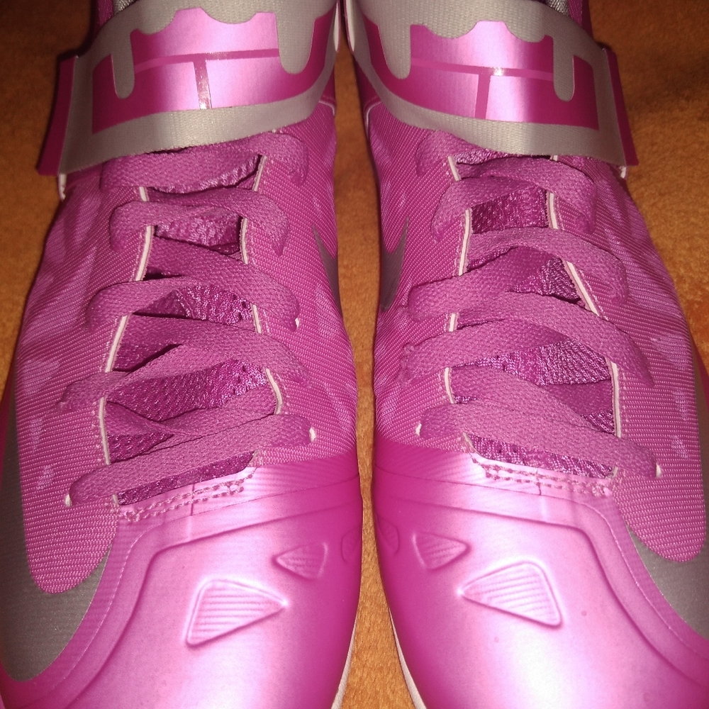 LeBron's zoom soldier breast cancer VII